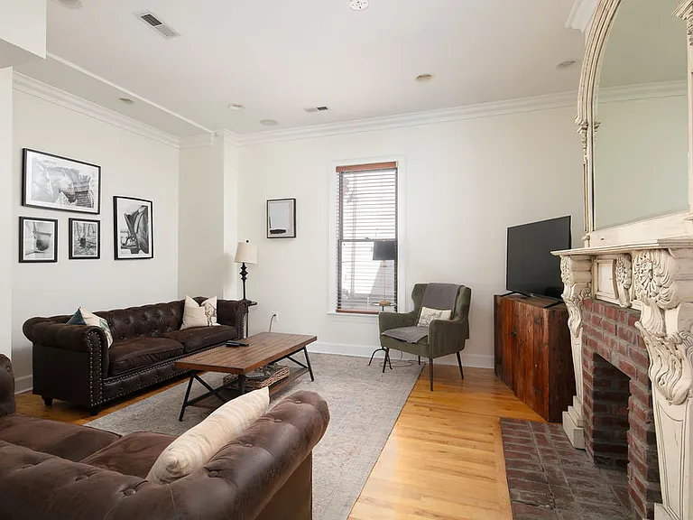 847 W High St — Photo 2