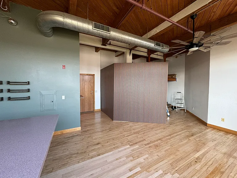 215 W Maple St — Photo 19