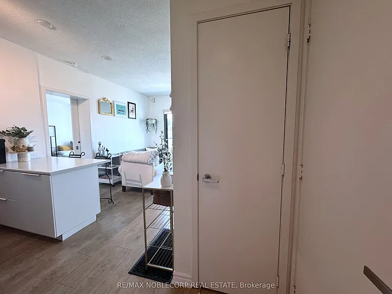 159 Dundas St E #2107 — Photo 3