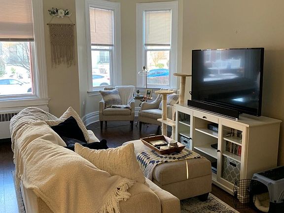 Bright and spacious living room