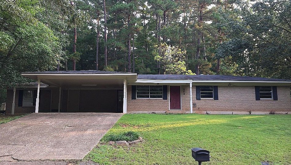 1st image of 204 Shadybrook Ln