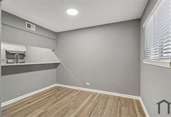 2nd image of 2534 Clara Ln