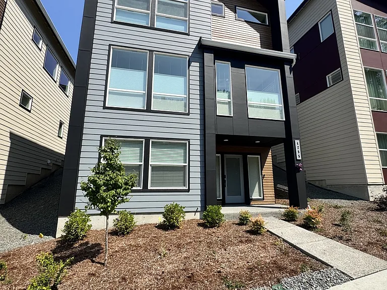 4255 Aberdeen Way NE — Photo 1