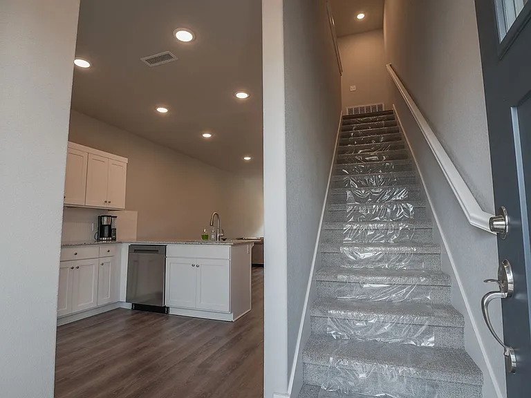 668 N Littleleaf Ter #18 — Photo 3