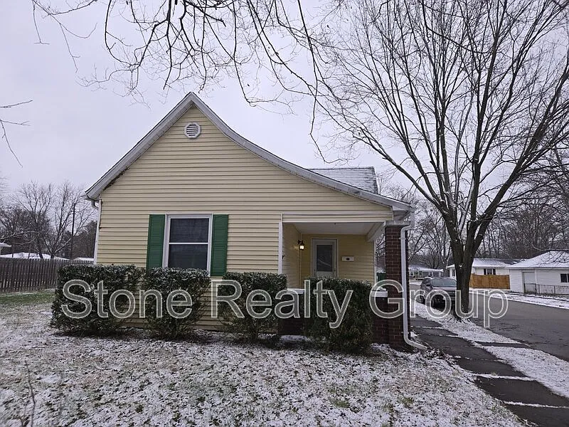 2 bed, 1.0 bath, $1,300 — Photo 1