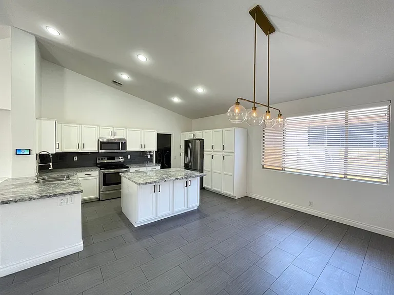 2670 E Hulet Dr — Photo 15