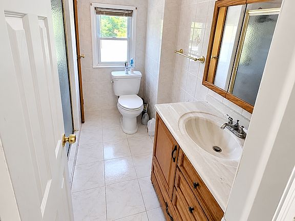 4th image of 22 Winthrop Ave