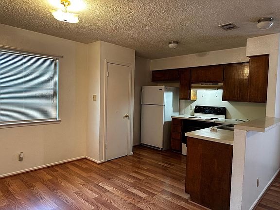 2nd image of 5506 Rose Hill Cir APT D