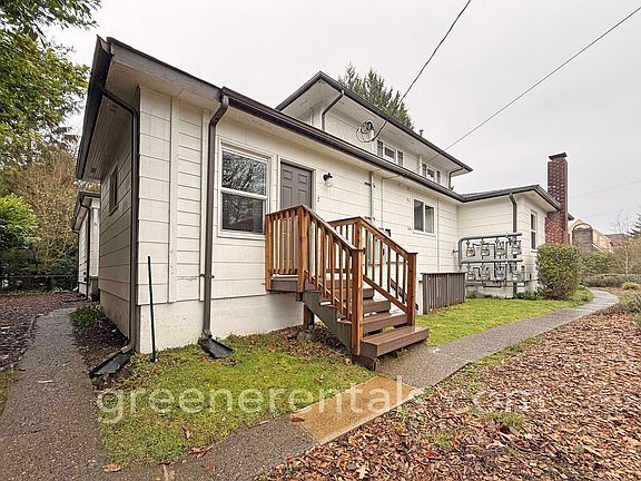 2nd image of 119 20th Ave SE #7