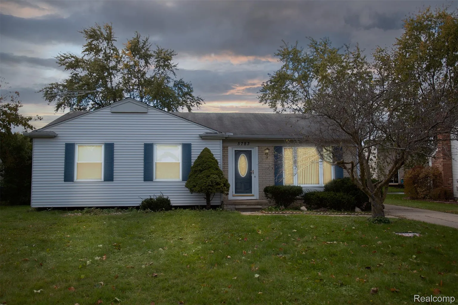 5783 Williamsburg Ct photo 1