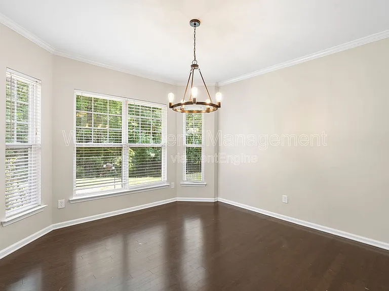 1141 Hammond Dr — Photo 8