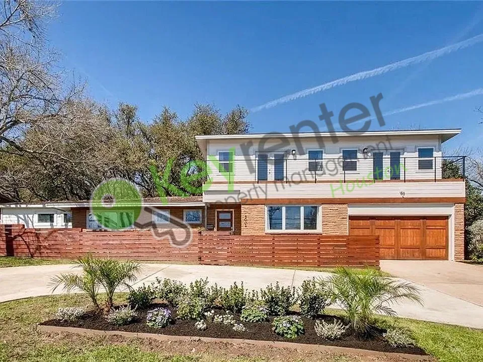 5004 Balcones Dr