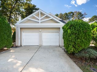 16 Newport Rd, Manahawkin, NJ 08050