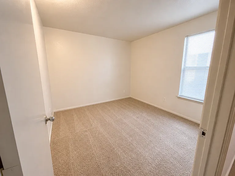 Riverbend Apartments — Photo 14