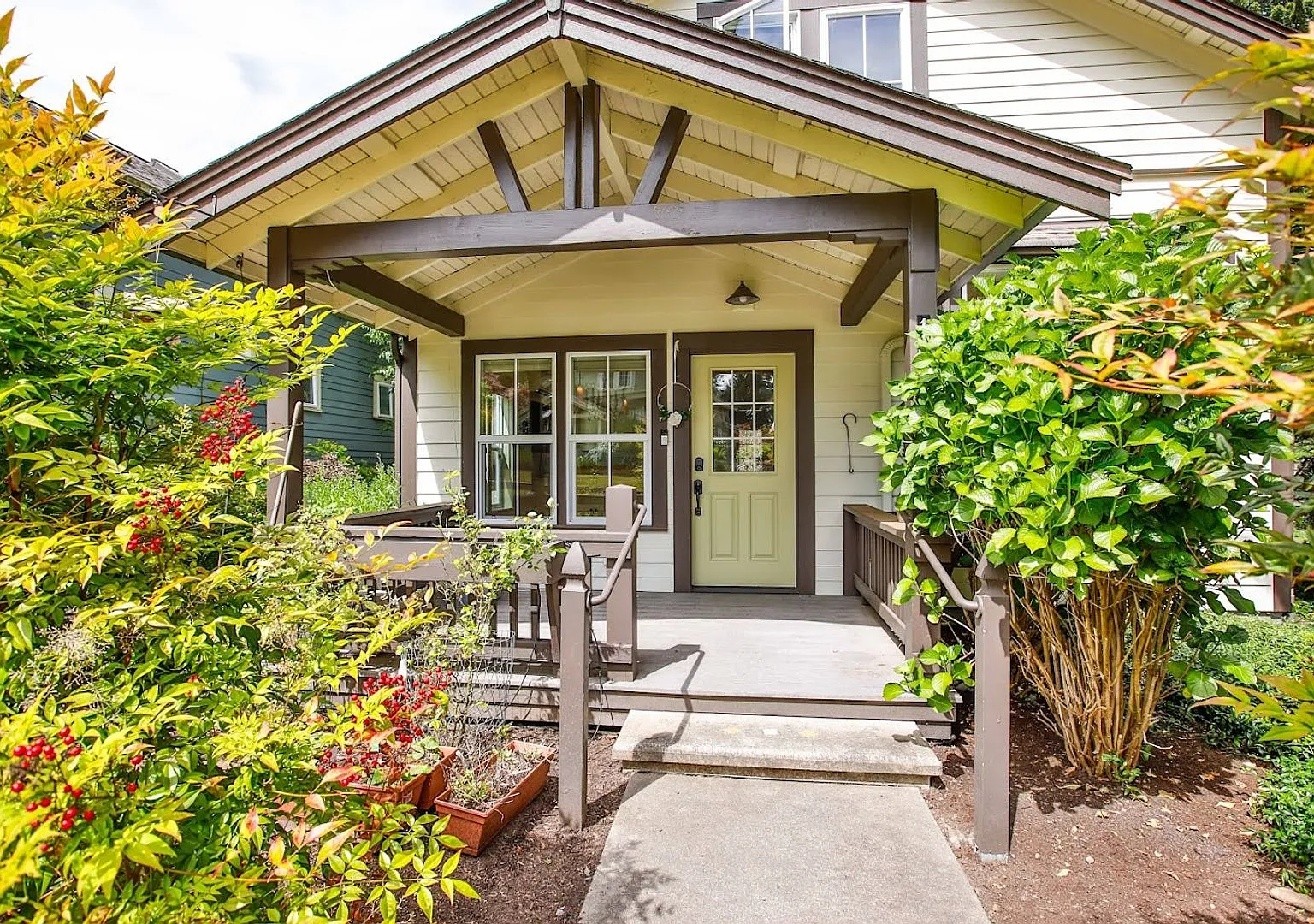 Beautiful Langley Location and Pet Friendly! — Photo 1