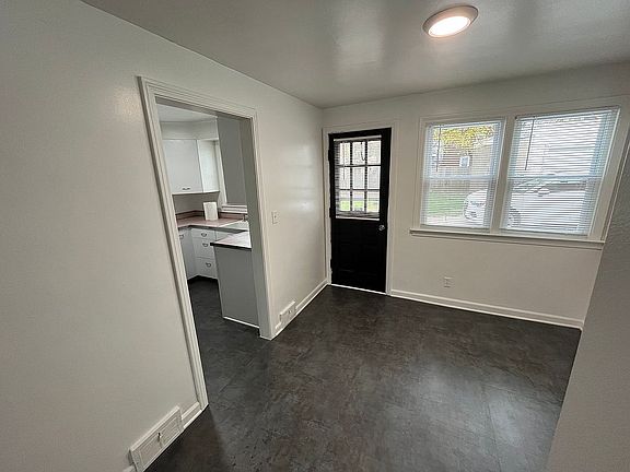 3rd image of 25 W Winspear Ave