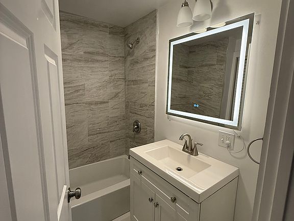 5th image of 11 Seaver St Floor 1