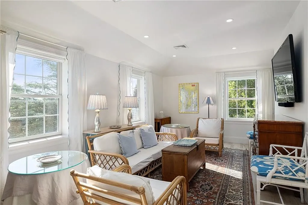 2 bed, 1.0 bath, 1600 sqft, $4,500 — Photo 4