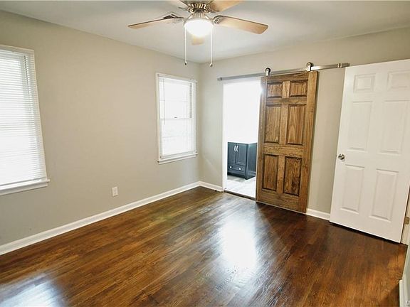 4th image of 221 Caroline Dr