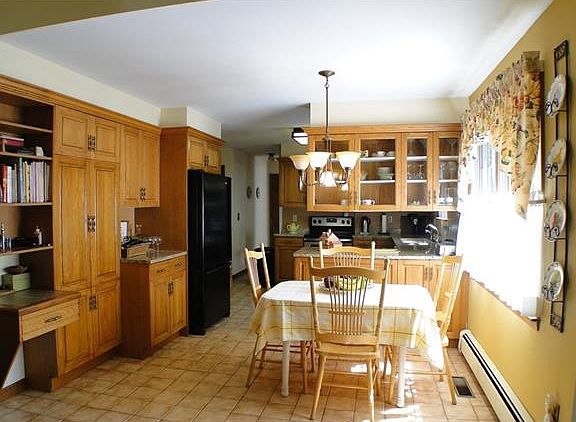 5th image of 93 Maple Wood Dr