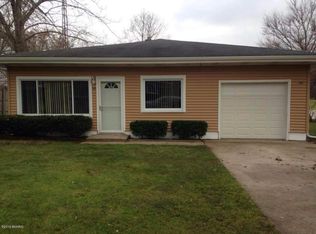 302 Hillview Ave, Buchanan, MI 49107