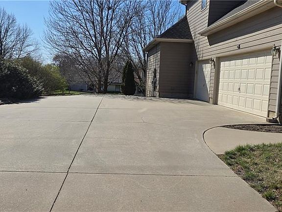3rd image of 1250 Columbine Cir