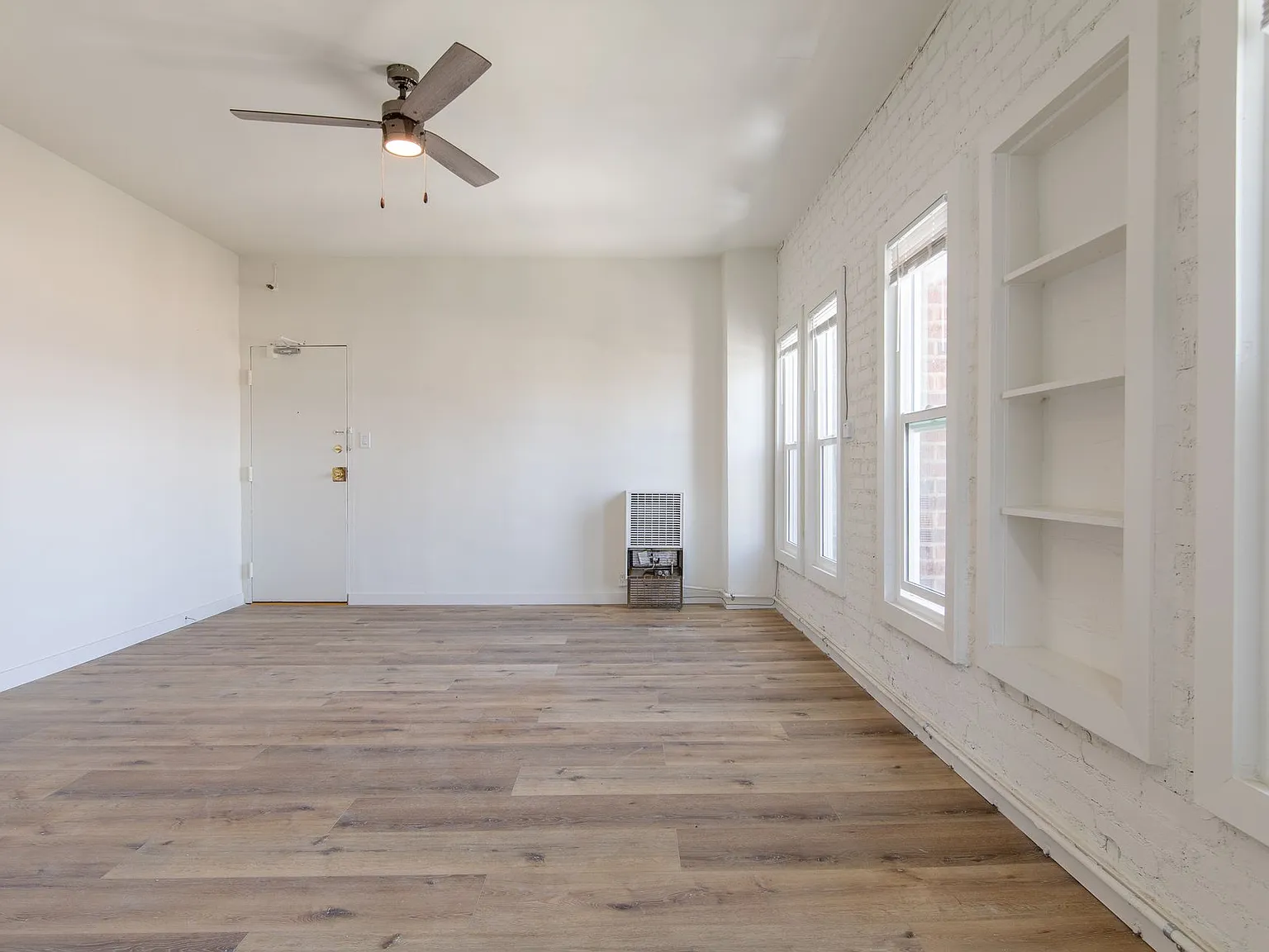 St. Andrews II Apartments | Historic and Renovated Homes with Views Of LA — Photo 2