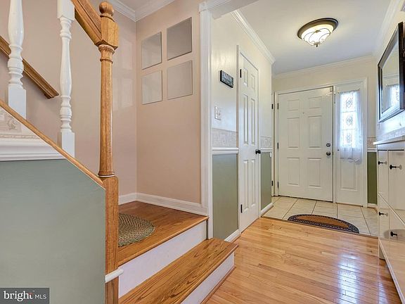 2nd image of 118 E Hammaker St