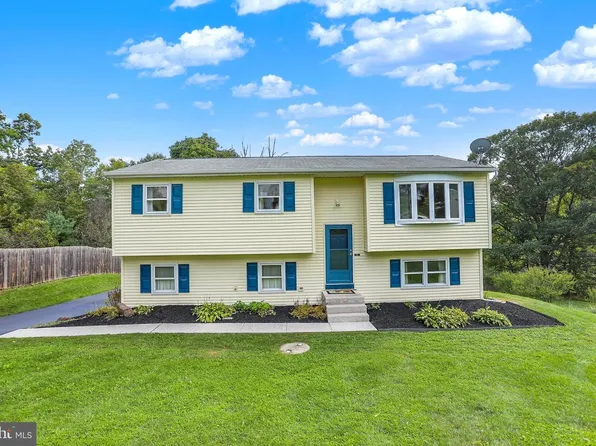 170 Sugar Maple Dr, Etters, PA 17319
