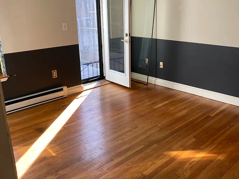 18 Wellington St #4B — Photo 2