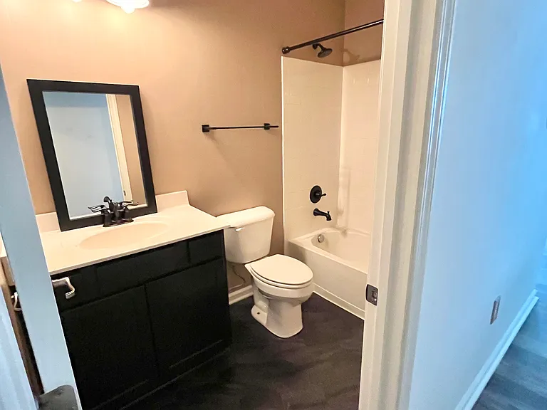 3175 Rossmore Cir — Photo 40