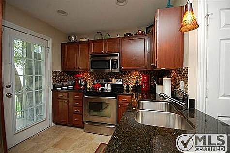 4th image of 4754A Bradford Dr
