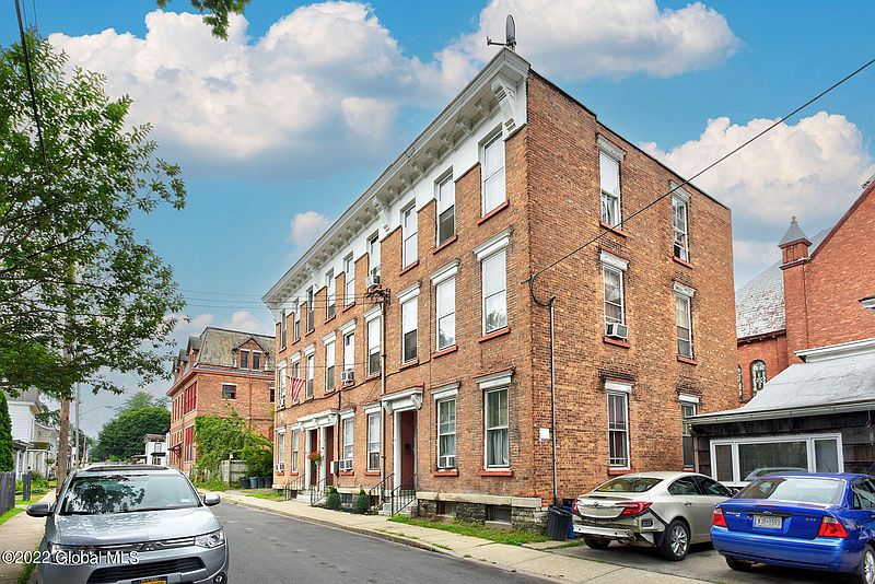2nd image of 32 Division Street