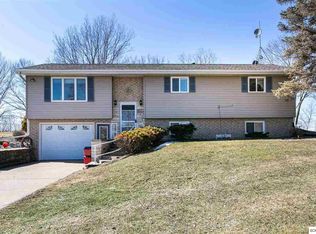 17525 Melody Cir, Dubuque, IA 52001