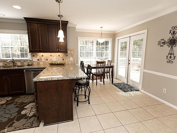 5th image of 2698 S Arbor Dr
