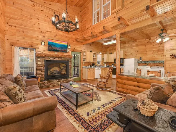 739 Mill Creek Rd, Pigeon Forge, TN 37863
