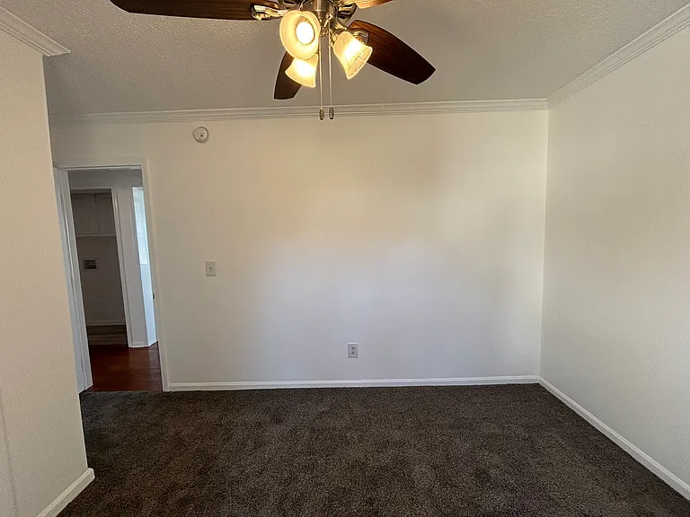 321 E Harden St — Photo 22