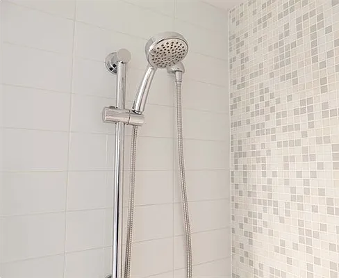 Rented by RE MAX Central Properties | media 26