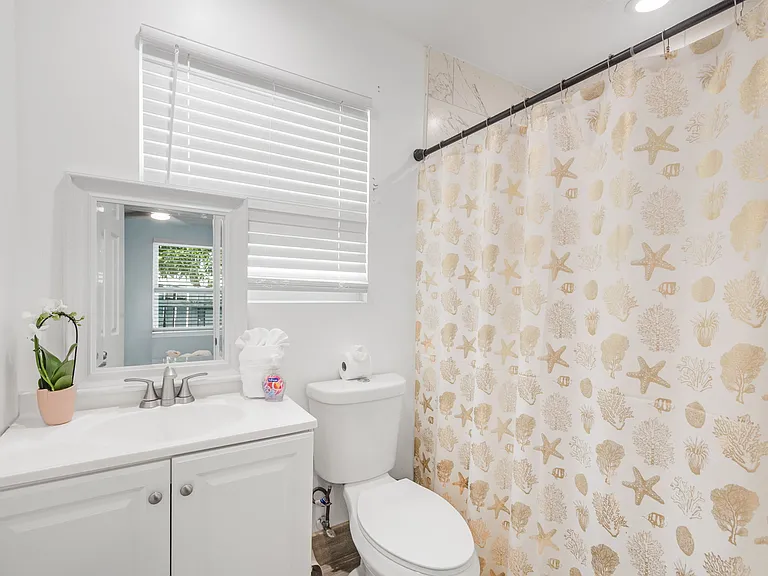 629 N F St #B — Photo 9