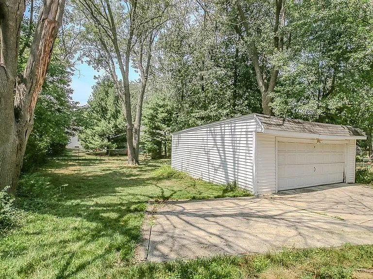 1752 Brainard Rd — Photo 34