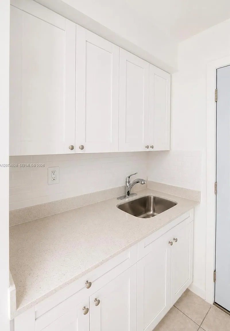 1 bed, 1.0 bath, 18849 sqft, $1,900 — Photo 4