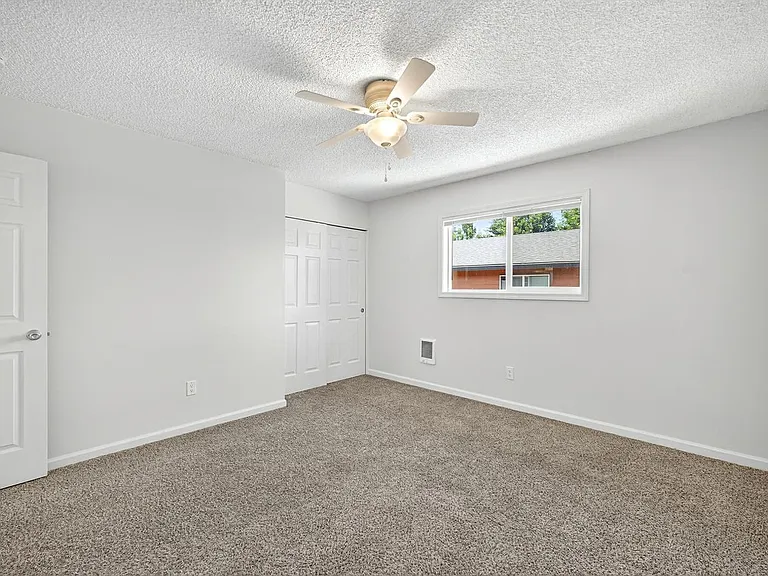 230 Lincoln St — Photo 8