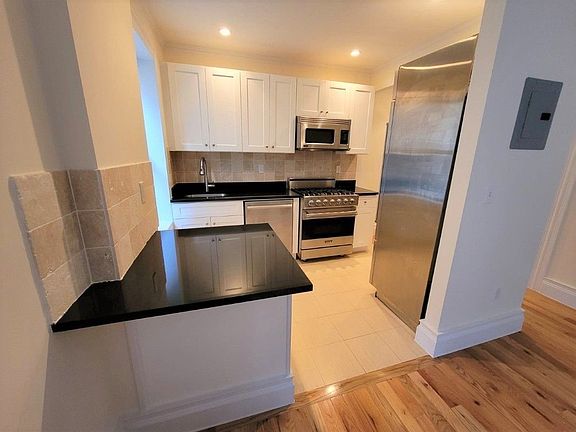 2nd image of 137 E 29th St APT 2D