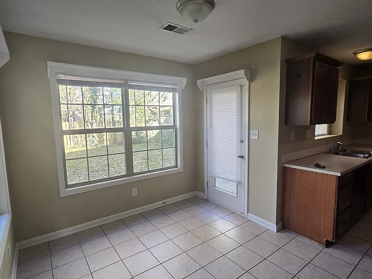 609 Hopewell Park — Photo 19