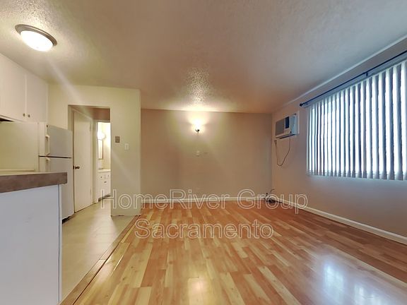 3rd image of 3669 Myrtle Ave APT 19