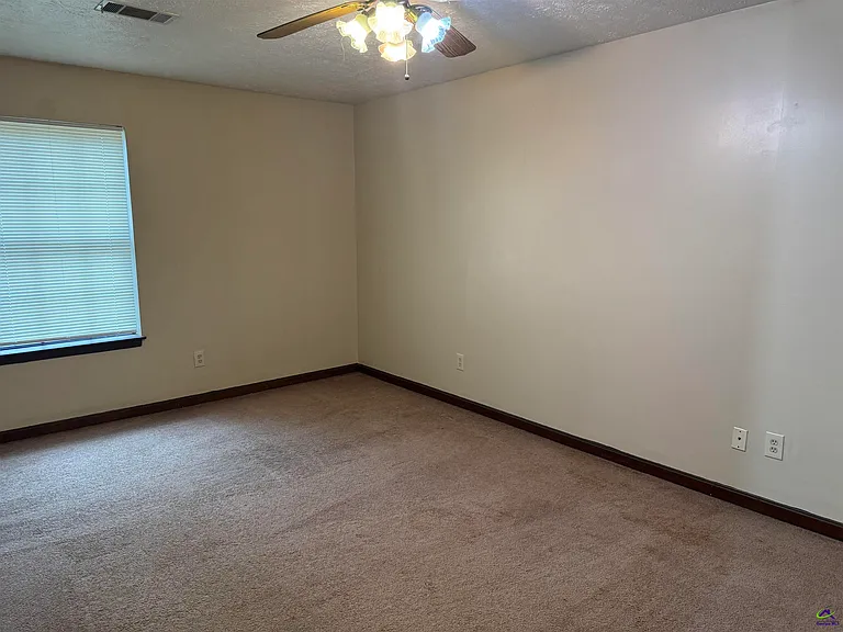 108 Renoir Ln — Photo 4