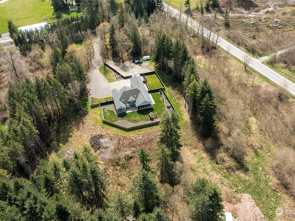Beautiful birds eye view of this magnificent property!>