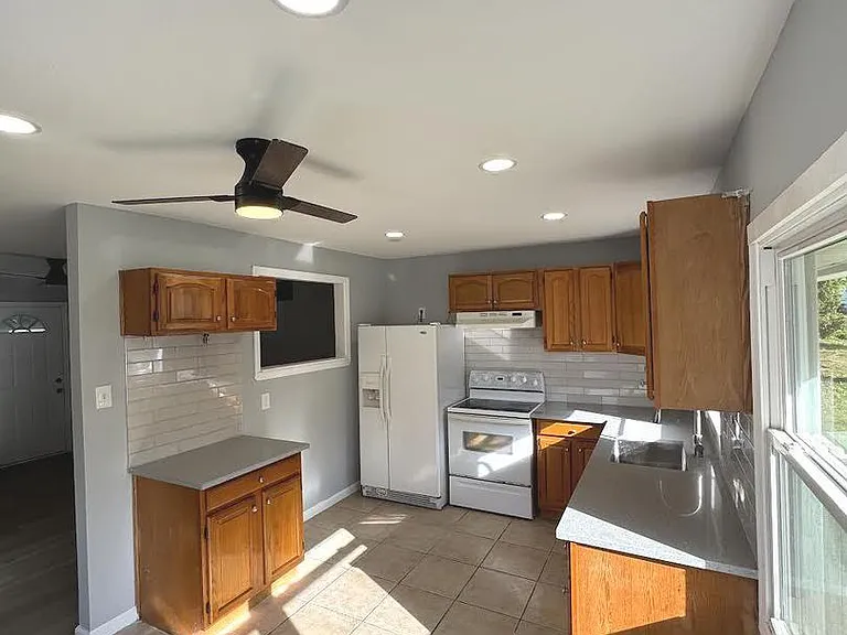74 Plumtree Ln — Photo 2