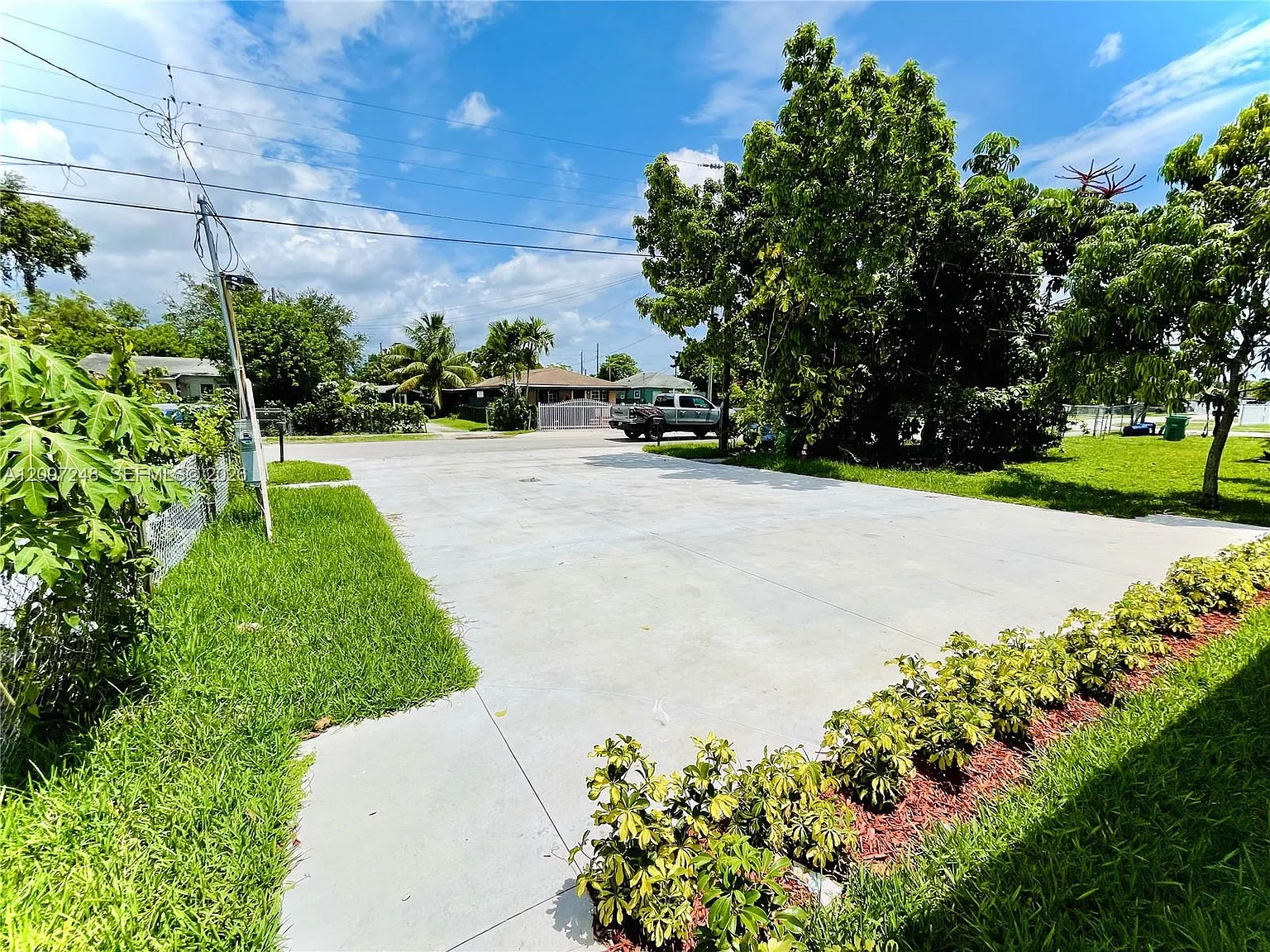 Hialeah Heights — Photo 2