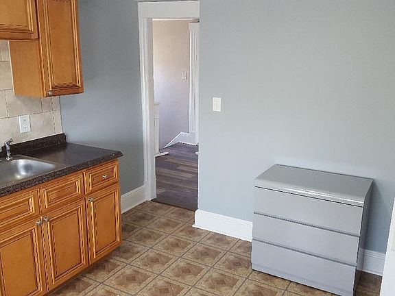 2nd image of 289 Roosevelt Ave Floor 2